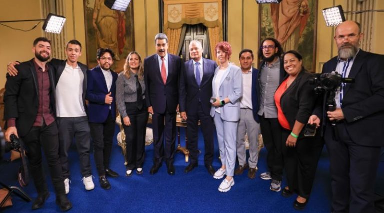 Presidente Maduro agradece a Rafael Correa por difundir en RT la verdad de Venezuela 