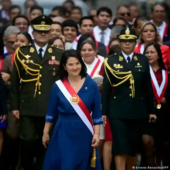 Keiko Fujimori asume como presidenta de Perú.