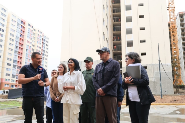 Delcy Rodríguez entrega apartamentos de «Ciudad Tiuna» a 200 familias afectadas por&nbsp;terremotos